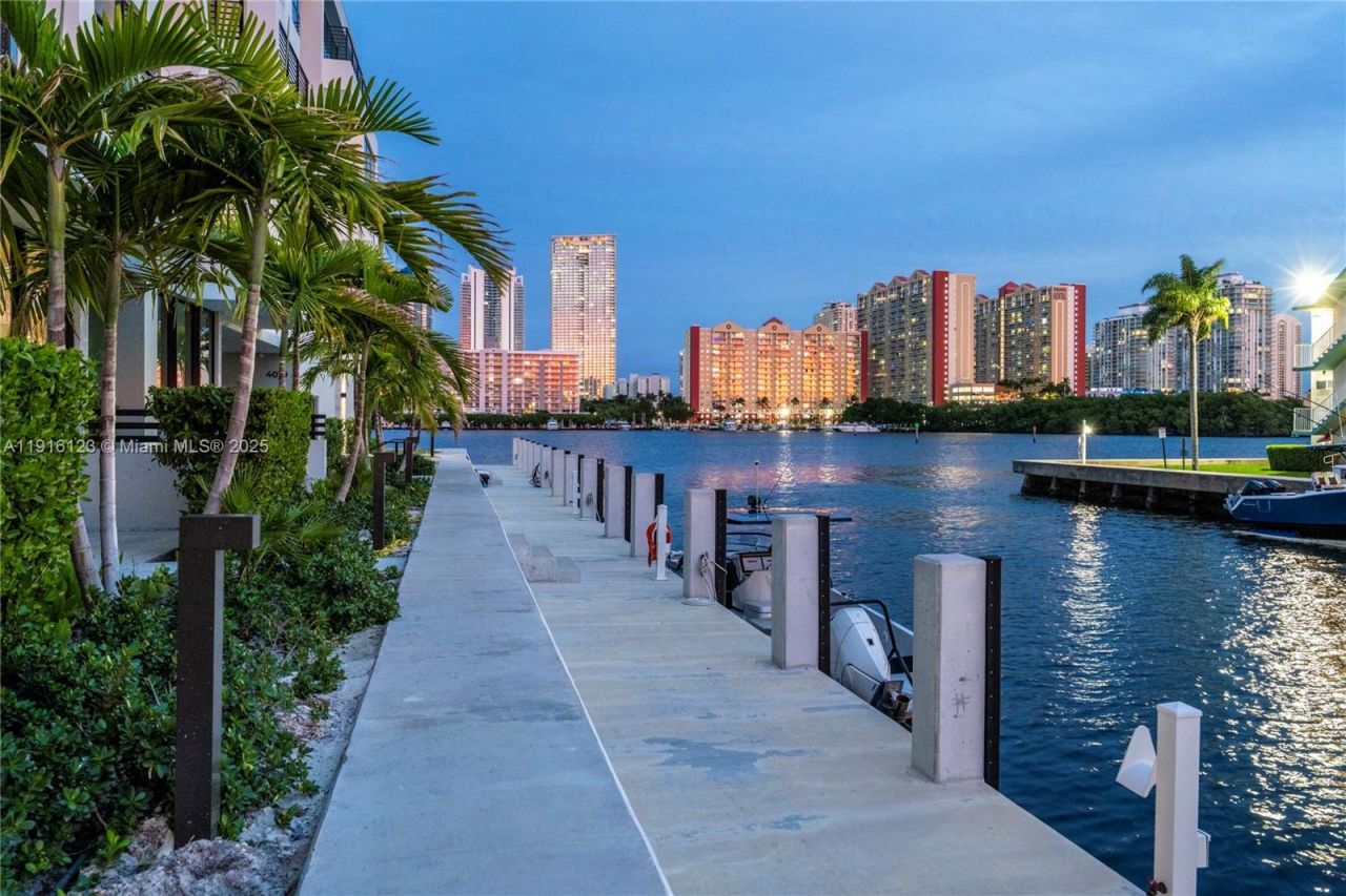 4098 NE 167 St, Unit 9, North Miami Beach, FL 33160 Photo