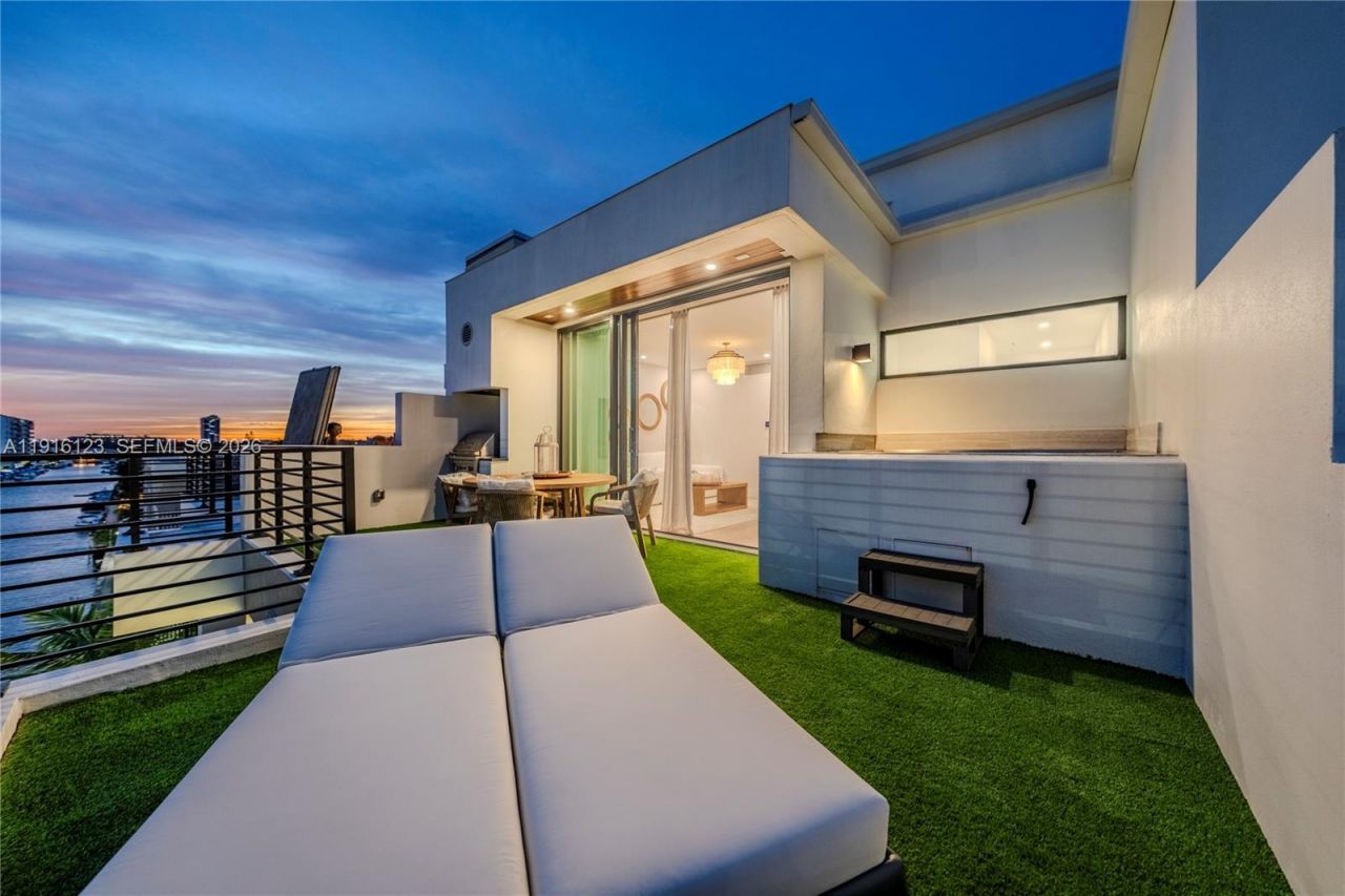 4098 NE 167 St, Unit 9, North Miami Beach, FL 33160 Photo