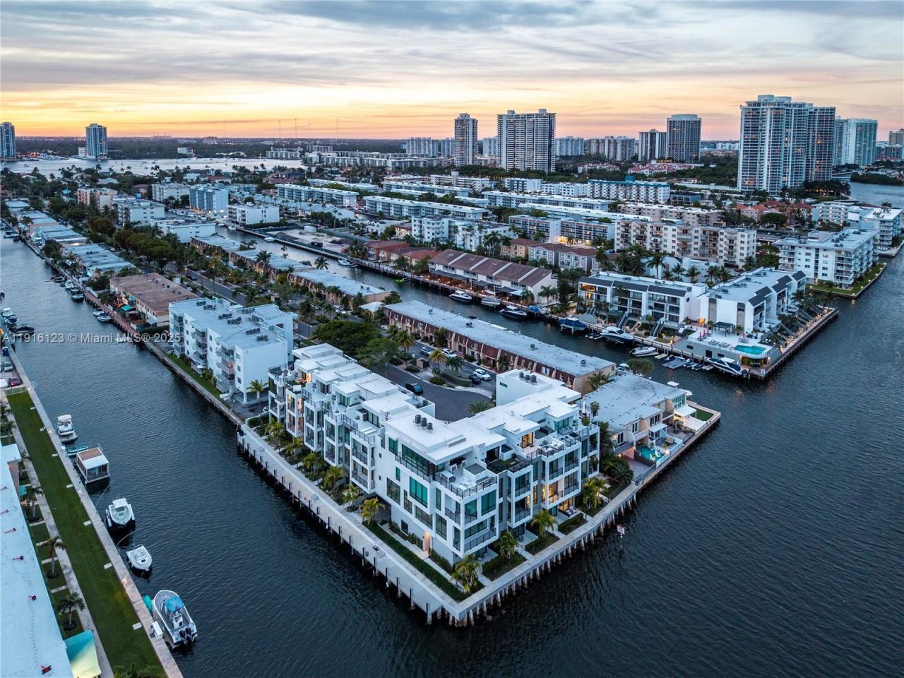 4098 NE 167 St, Unit 9, North Miami Beach, FL 33160 Photo