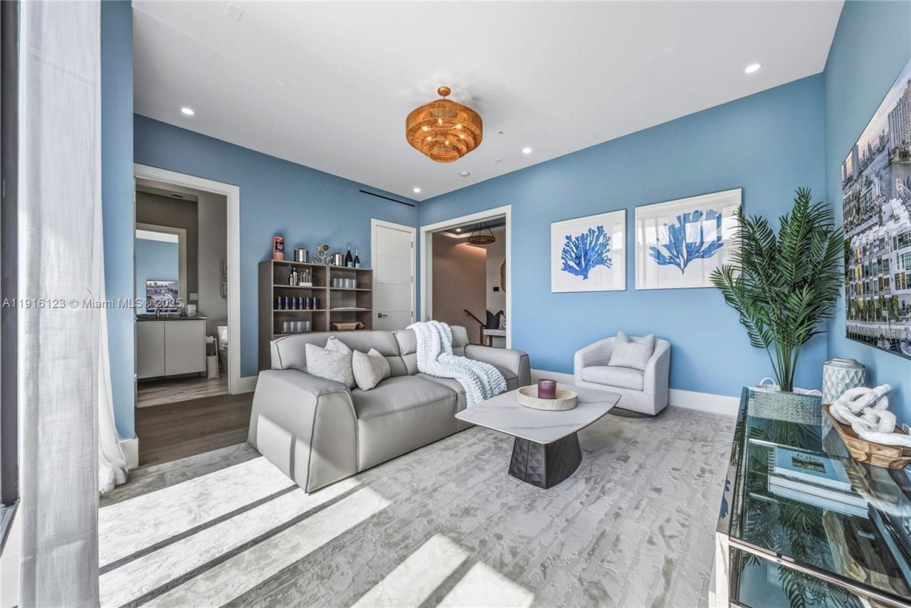 4098 NE 167 St, Unit 9, North Miami Beach, FL 33160 Photo