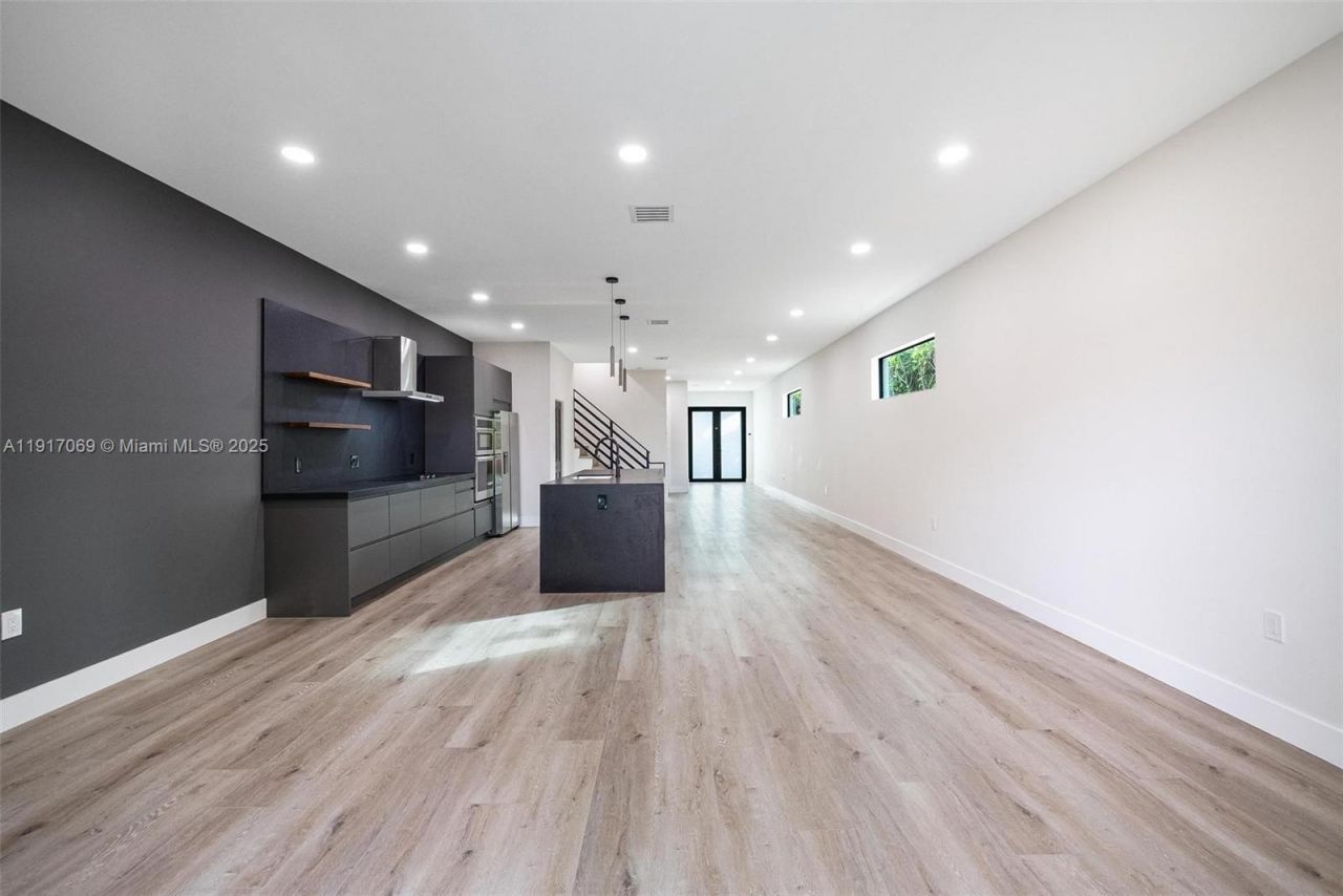 535 NW 52nd St, Miami, FL 33127 Photo