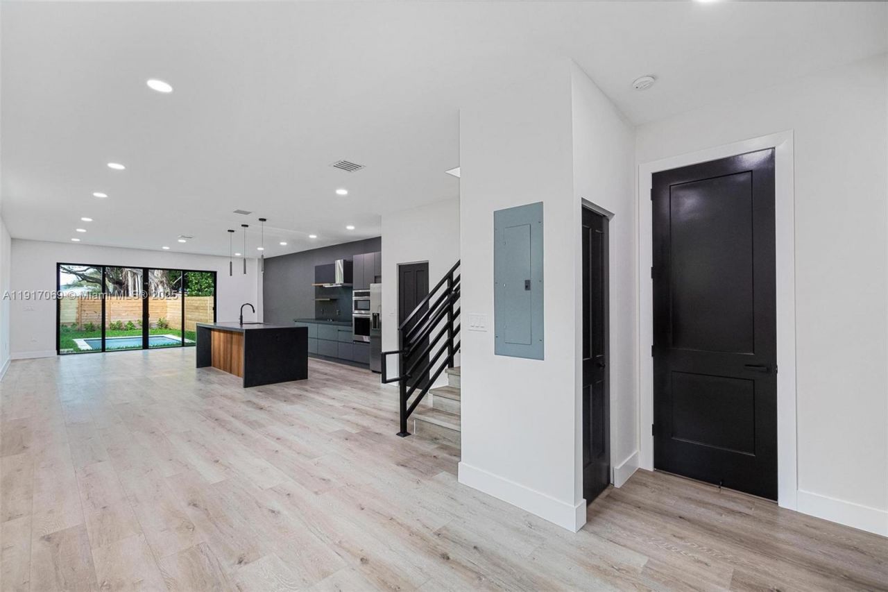 535 NW 52nd St, Miami, FL 33127 Photo