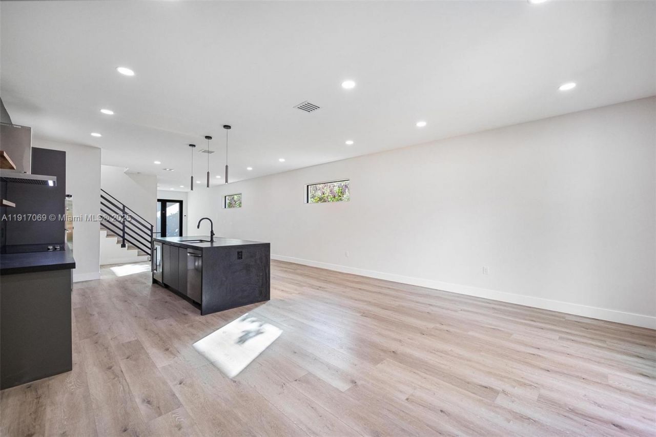 535 NW 52nd St, Miami, FL 33127 Photo