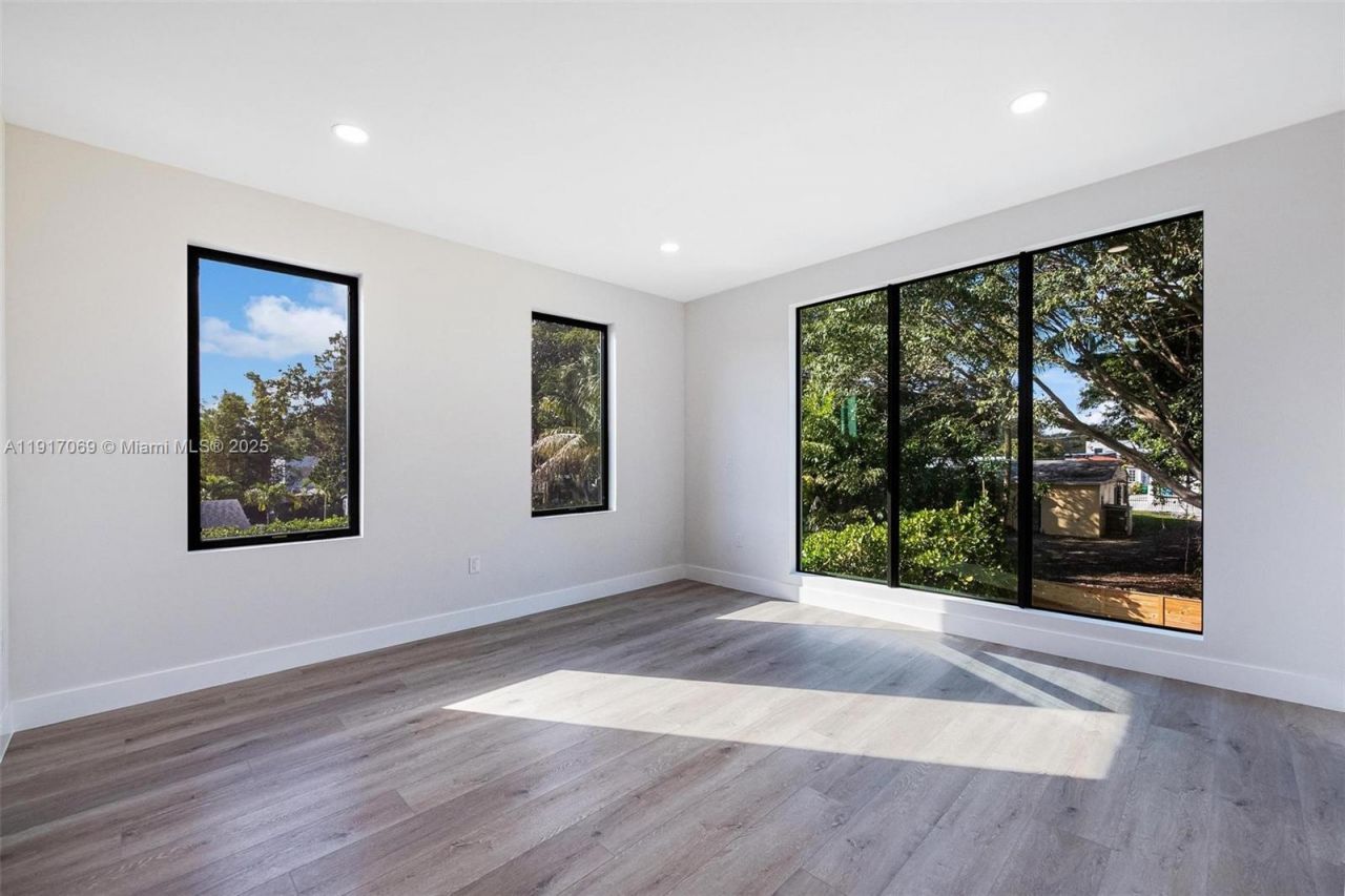 535 NW 52nd St, Miami, FL 33127 Photo