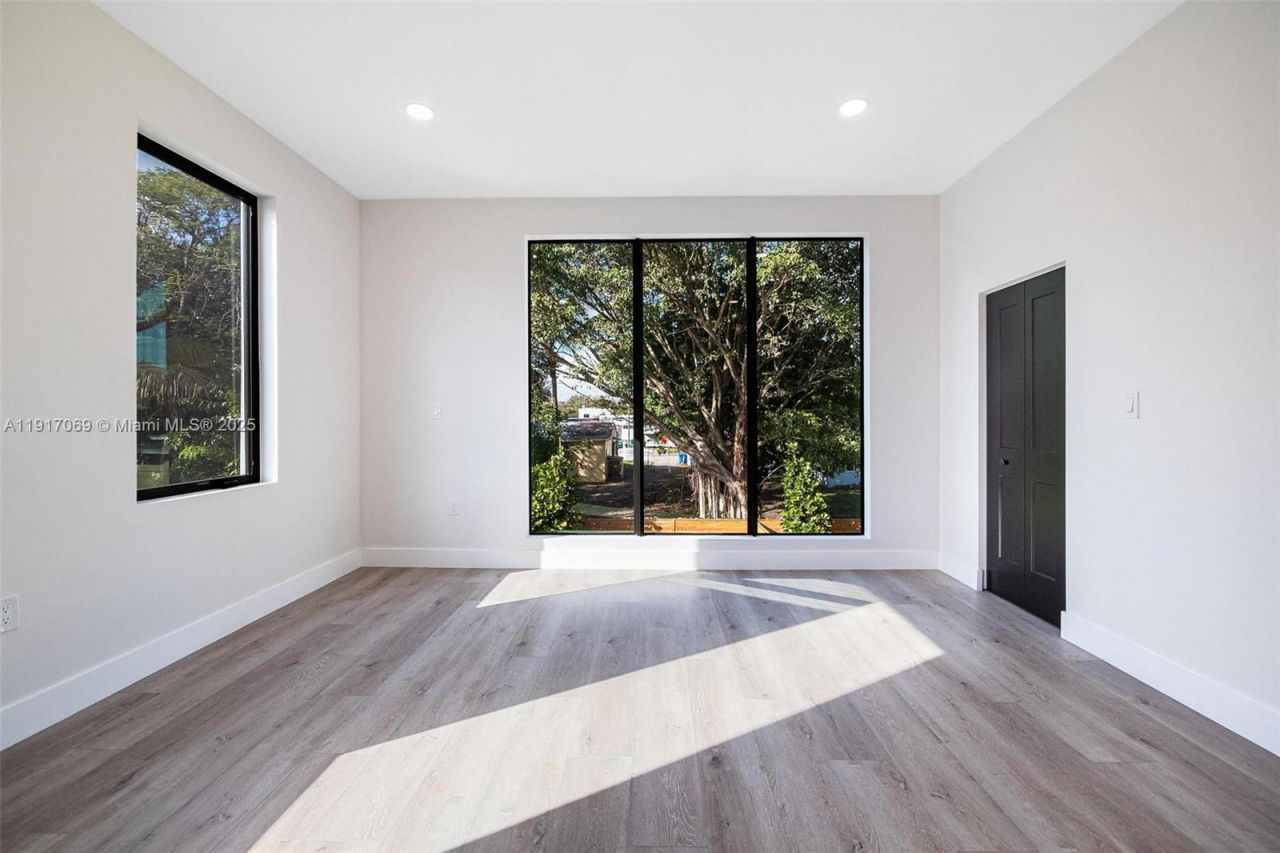 535 NW 52nd St, Miami, FL 33127 Photo