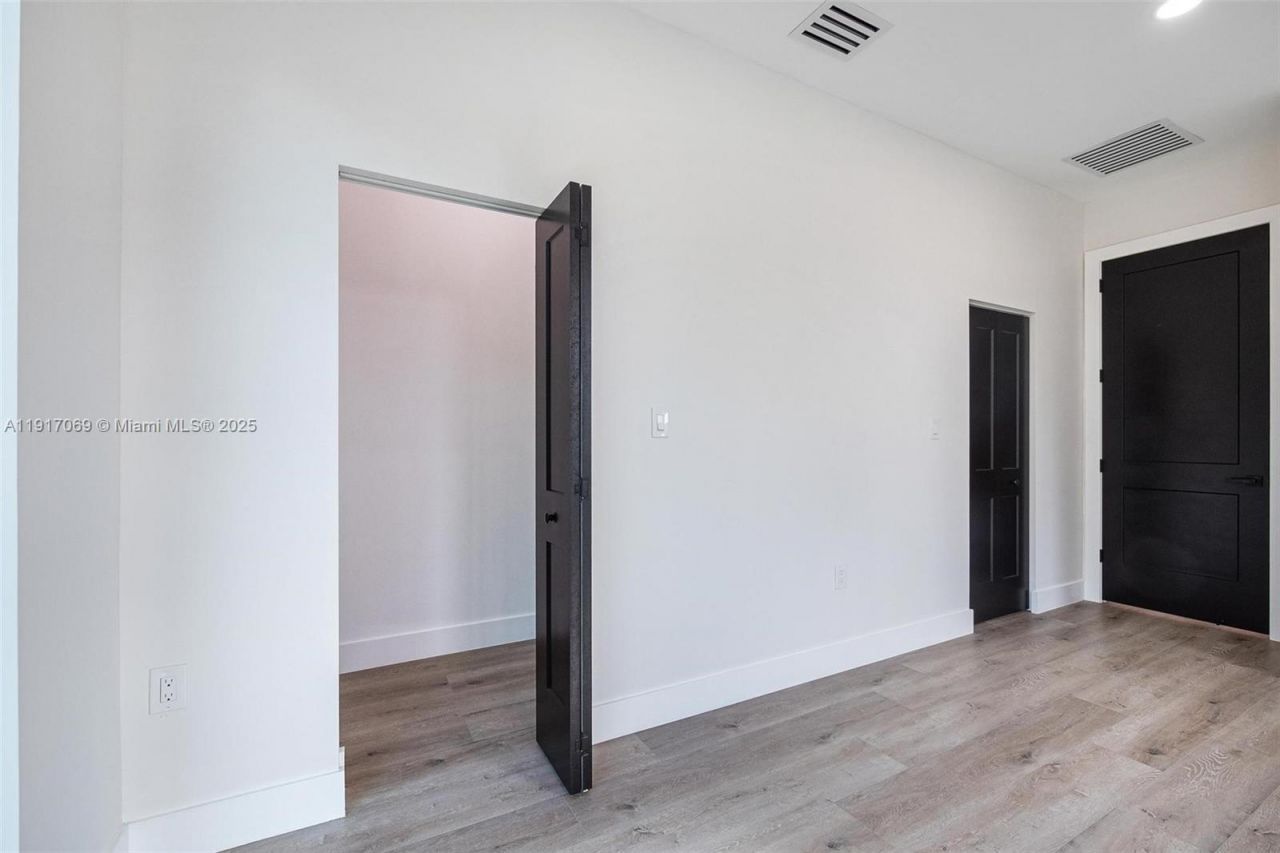 535 NW 52nd St, Miami, FL 33127 Photo