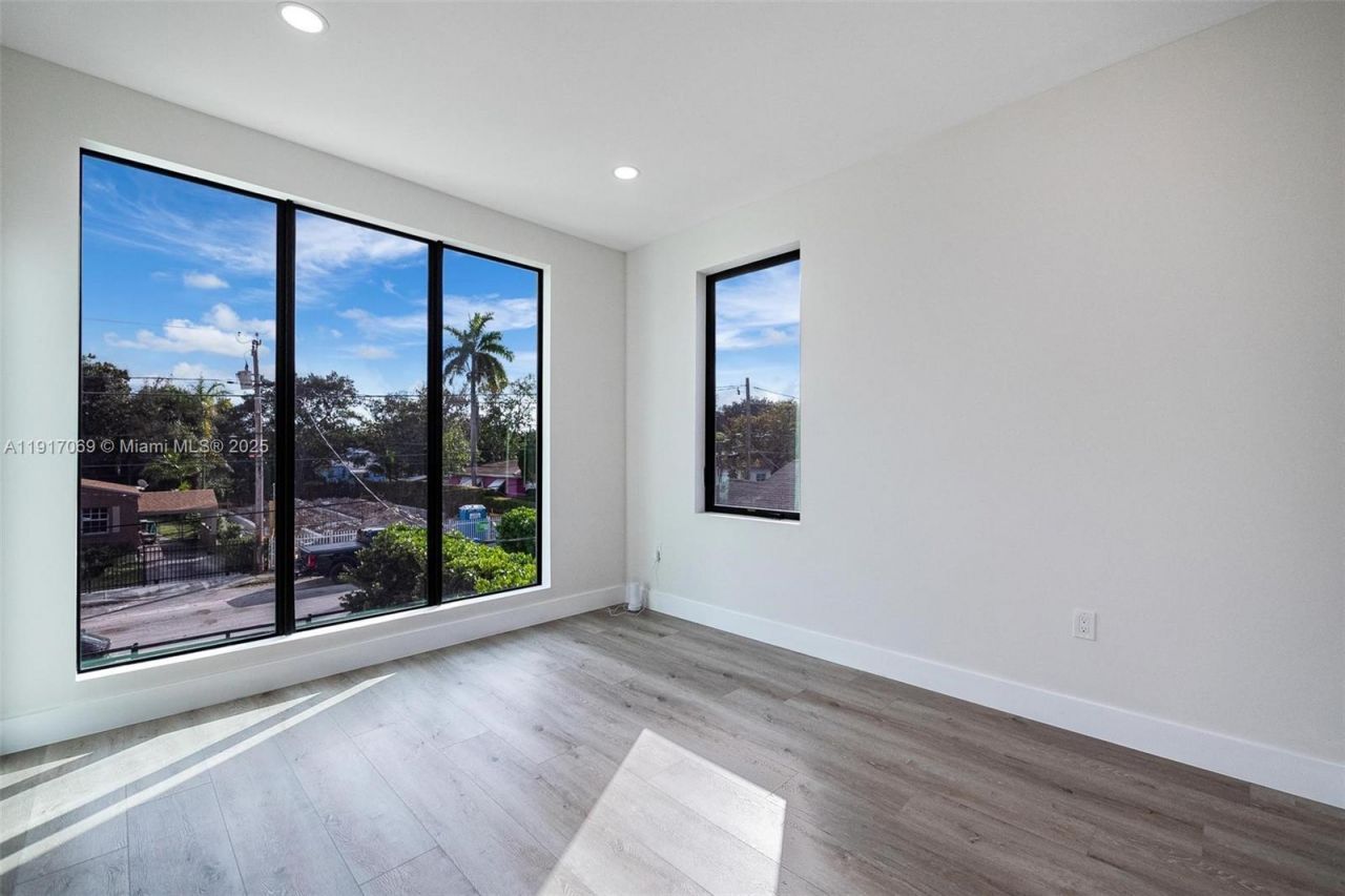 535 NW 52nd St, Miami, FL 33127 Photo