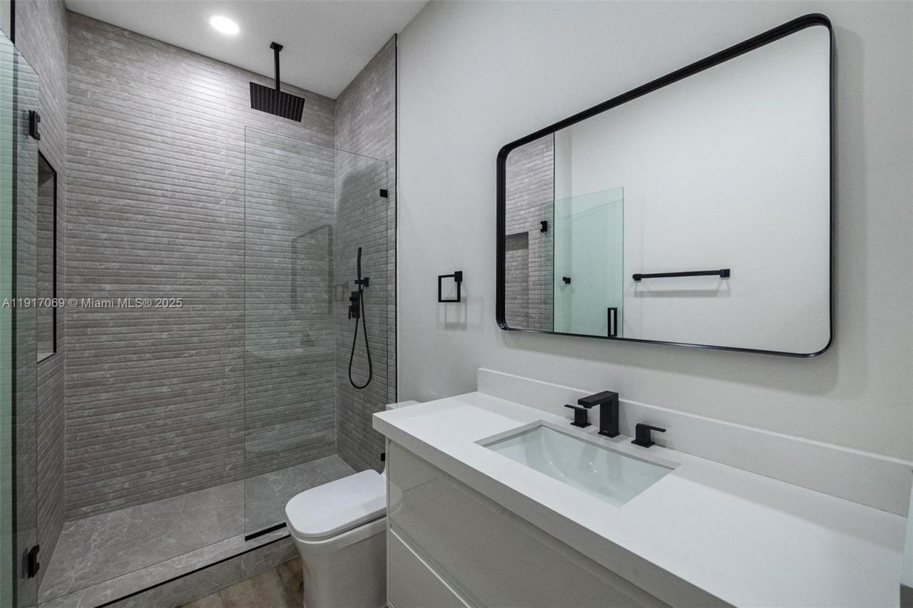 535 NW 52nd St, Miami, FL 33127 Photo