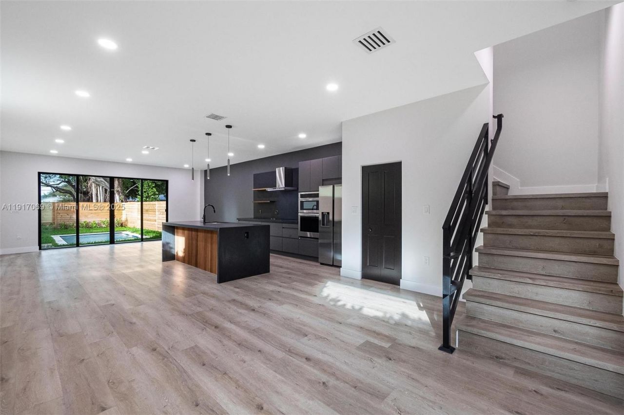 535 NW 52nd St, Miami, FL 33127 Photo