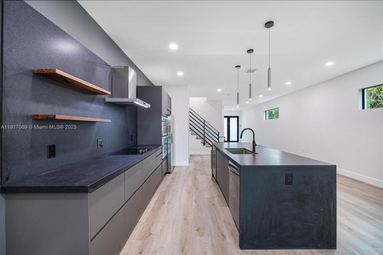 535 NW 52nd St, Miami, FL 33127 Photo