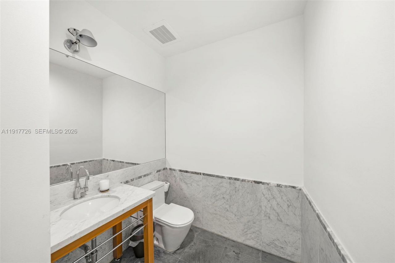 201 Aqua Ave, Unit 801, Miami Beach, FL 33141 Photo