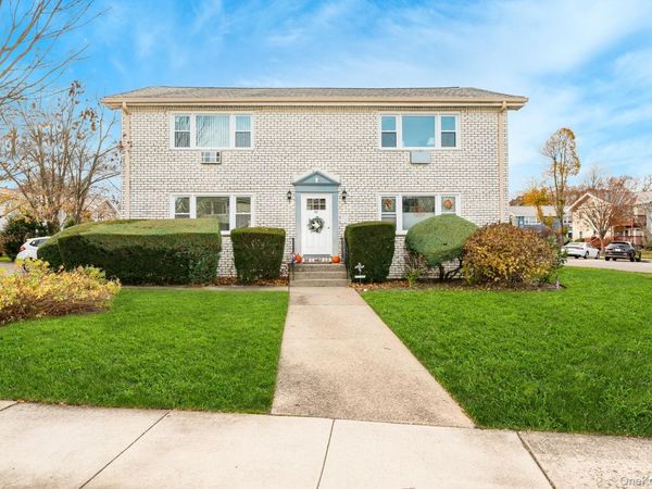 20 Toehee Place, Unit 1B, Islip, NY 11751
