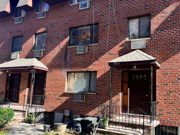 1009 166th Street, Beechhurst, NY 11357