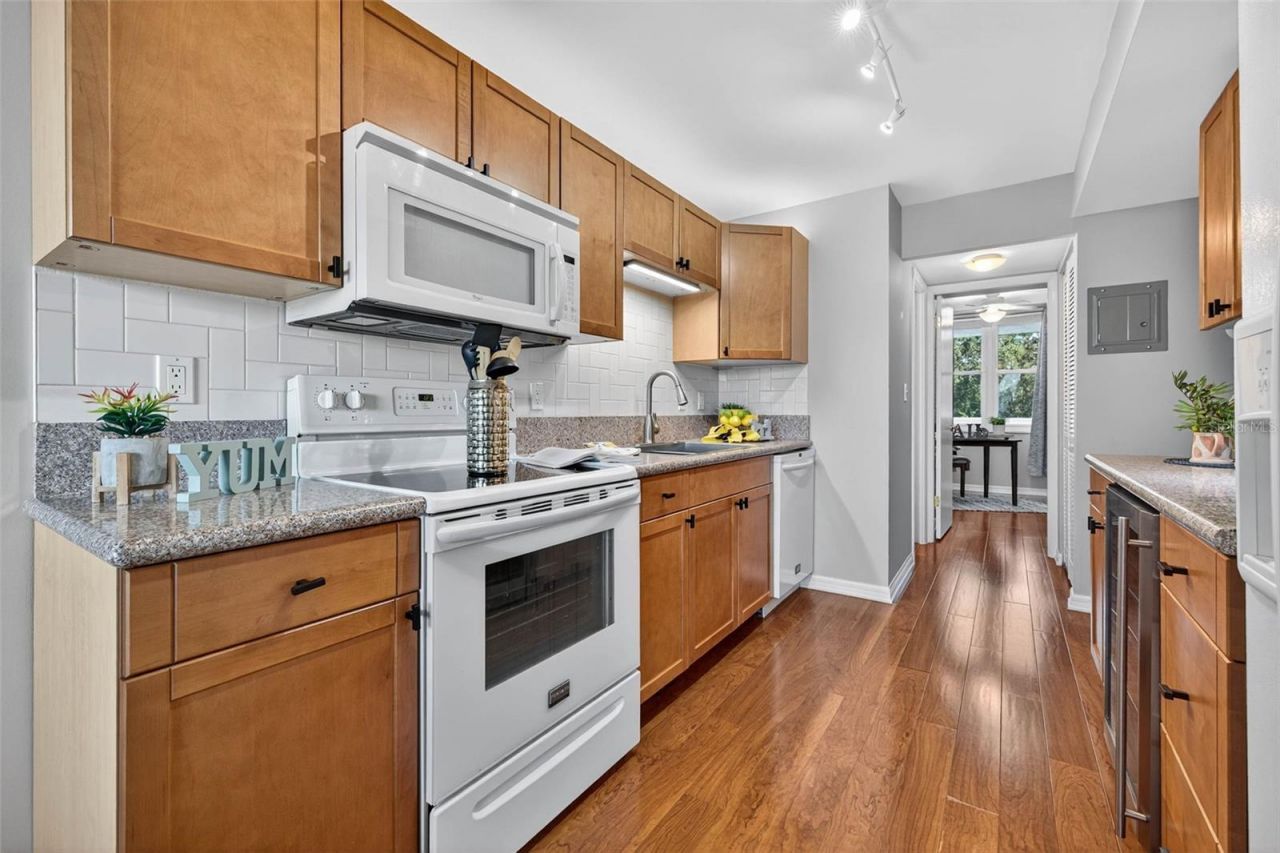 4880 Locust Street Ne, Unit 330, Saint Petersburg, FL 33703 Photo