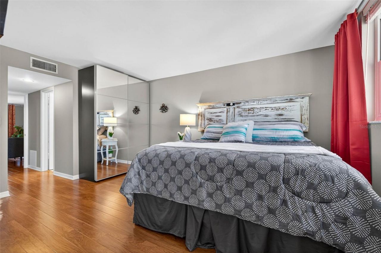 4880 Locust Street Ne, Unit 330, Saint Petersburg, FL 33703 Photo