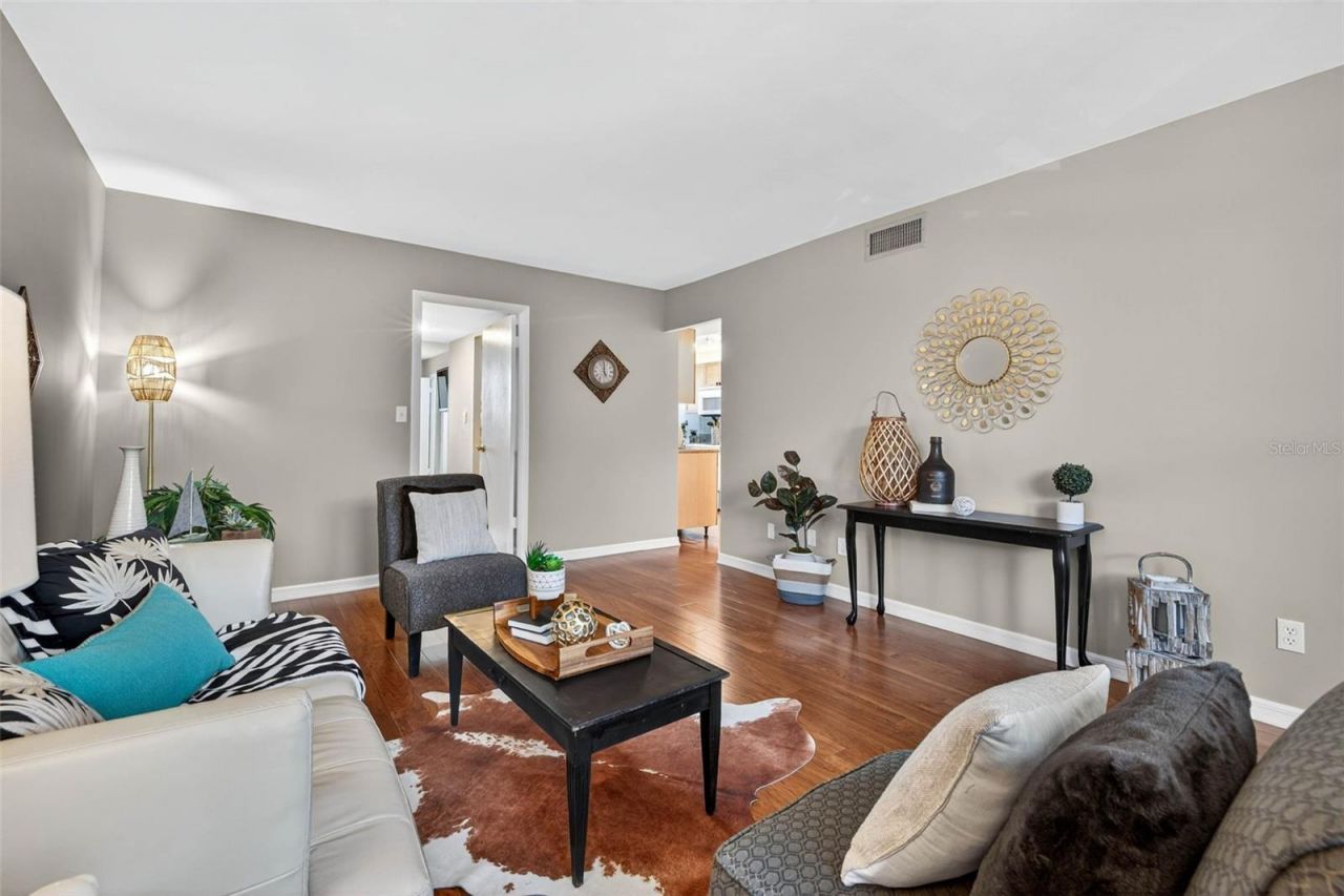 4880 Locust Street Ne, Unit 330, Saint Petersburg, FL 33703 Photo