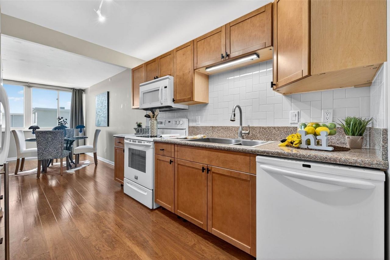 4880 Locust Street Ne, Unit 330, Saint Petersburg, FL 33703 Photo