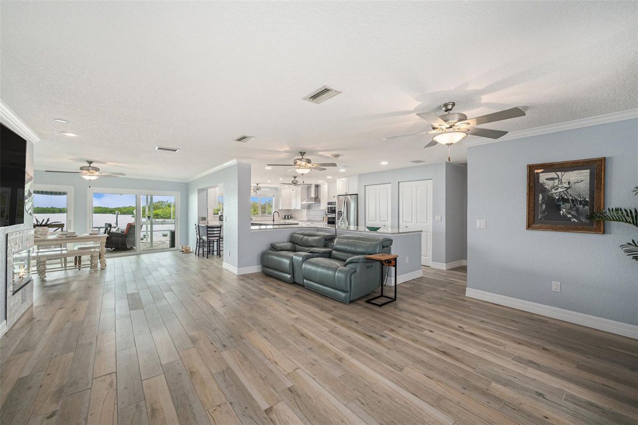 5694 Oakhurst Drive, Seminole, FL 33772 Photo