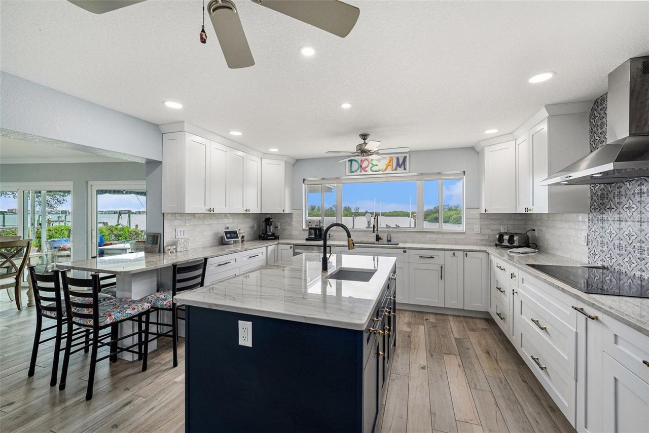 5694 Oakhurst Drive, Seminole, FL 33772 Photo