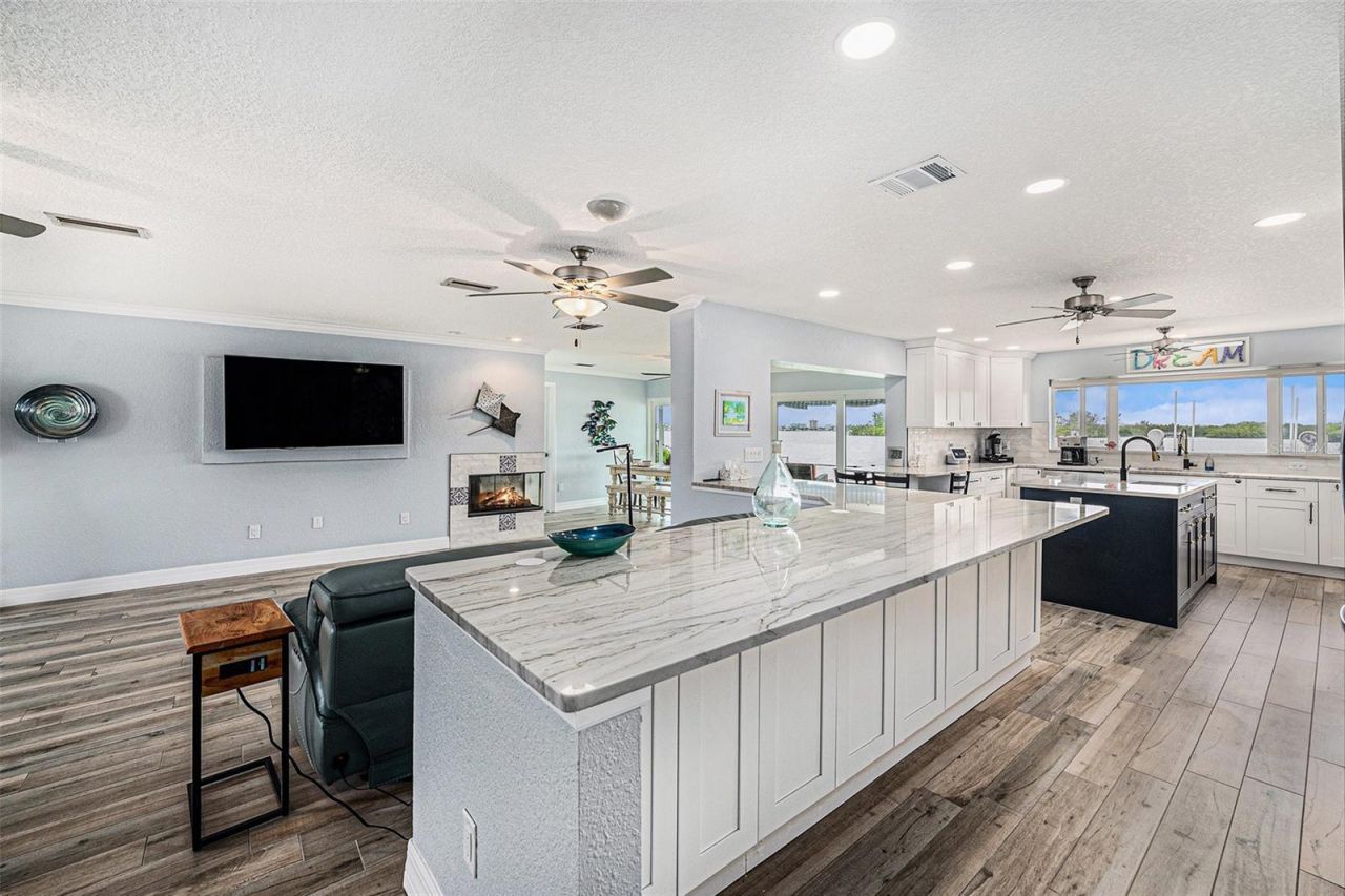 5694 Oakhurst Drive, Seminole, FL 33772 Photo