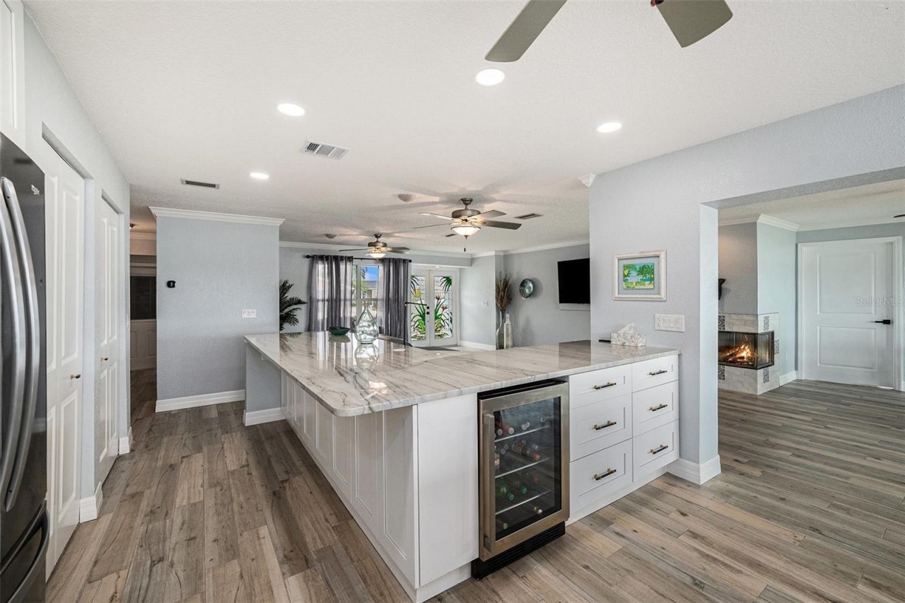 5694 Oakhurst Drive, Seminole, FL 33772 Photo