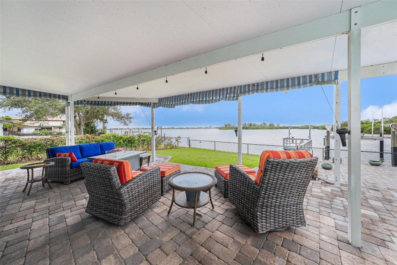 5694 Oakhurst Drive, Seminole, FL 33772 Photo