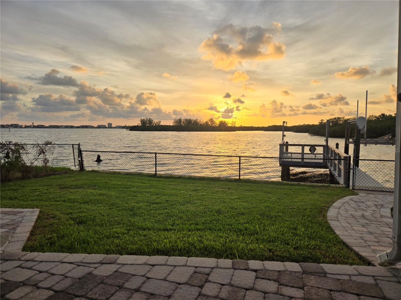 5694 Oakhurst Drive, Seminole, FL 33772 Photo