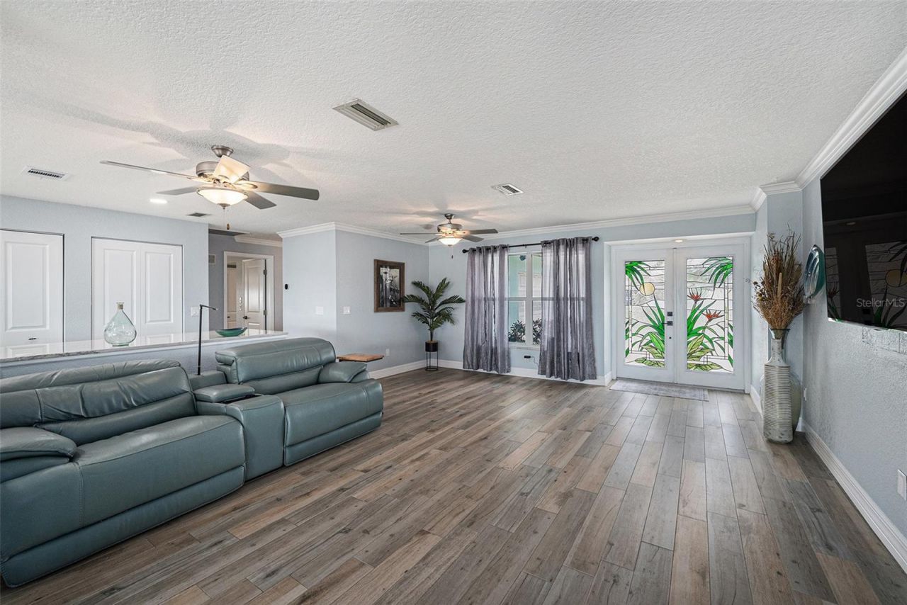 5694 Oakhurst Drive, Seminole, FL 33772 Photo