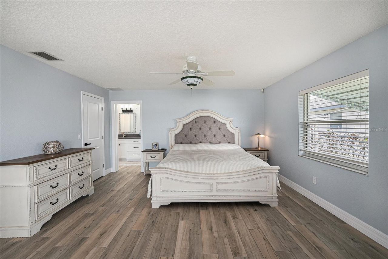 5694 Oakhurst Drive, Seminole, FL 33772 Photo