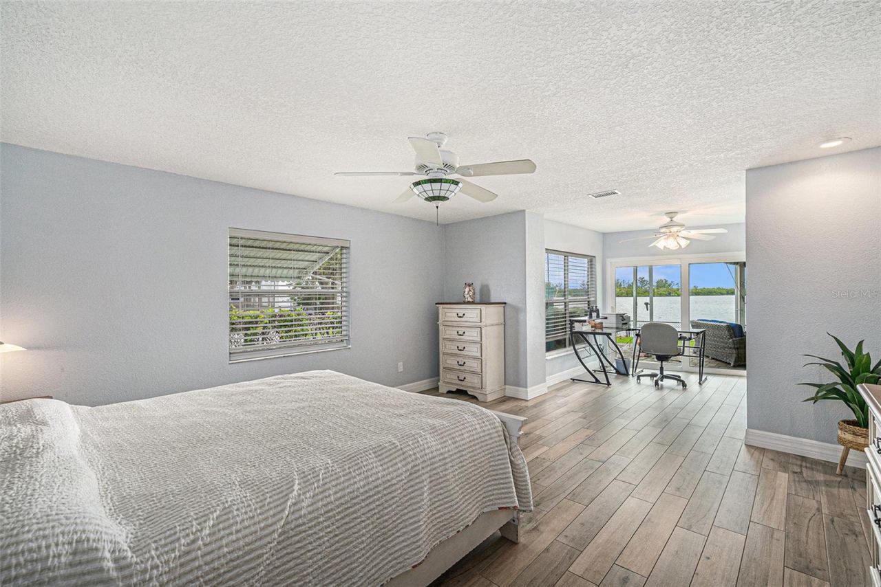 5694 Oakhurst Drive, Seminole, FL 33772 Photo