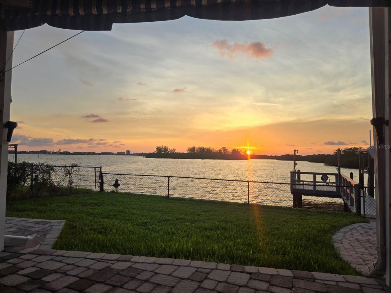 5694 Oakhurst Drive, Seminole, FL 33772 Photo