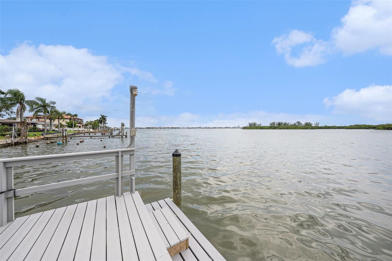 5694 Oakhurst Drive, Seminole, FL 33772 Photo