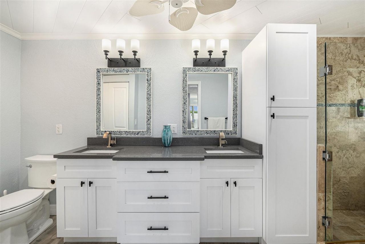 5694 Oakhurst Drive, Seminole, FL 33772 Photo