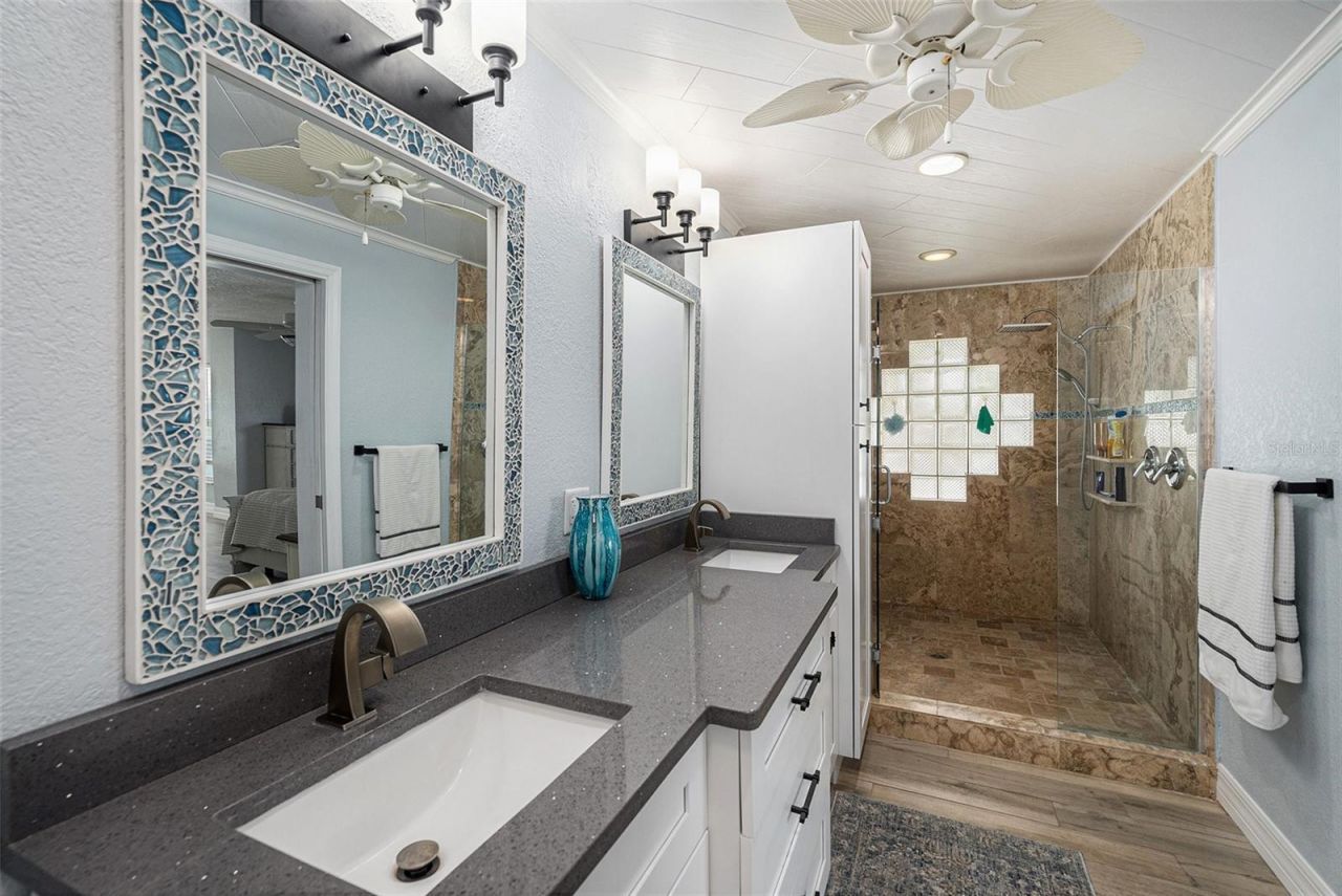 5694 Oakhurst Drive, Seminole, FL 33772 Photo