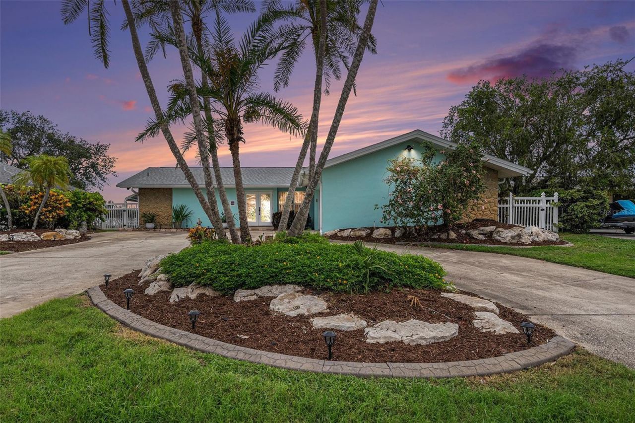 5694 Oakhurst Drive, Seminole, FL 33772 Photo