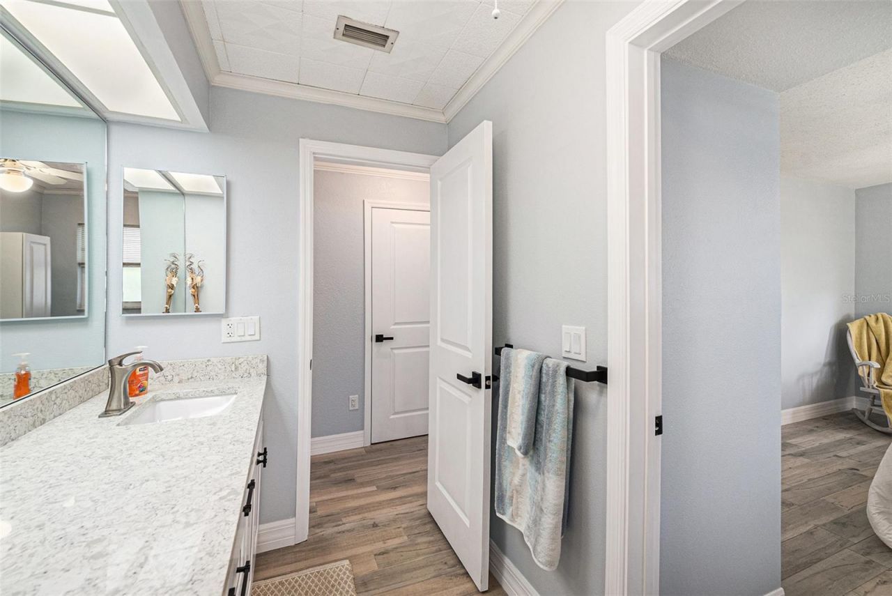 5694 Oakhurst Drive, Seminole, FL 33772 Photo