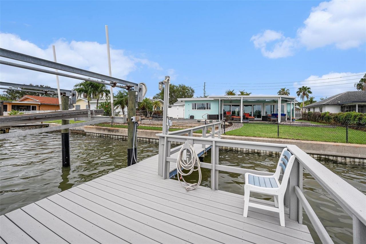 5694 Oakhurst Drive, Seminole, FL 33772 Photo