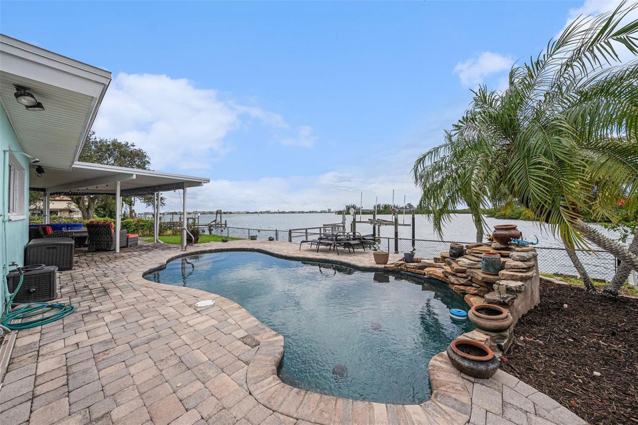 5694 Oakhurst Drive, Seminole, FL 33772 Photo