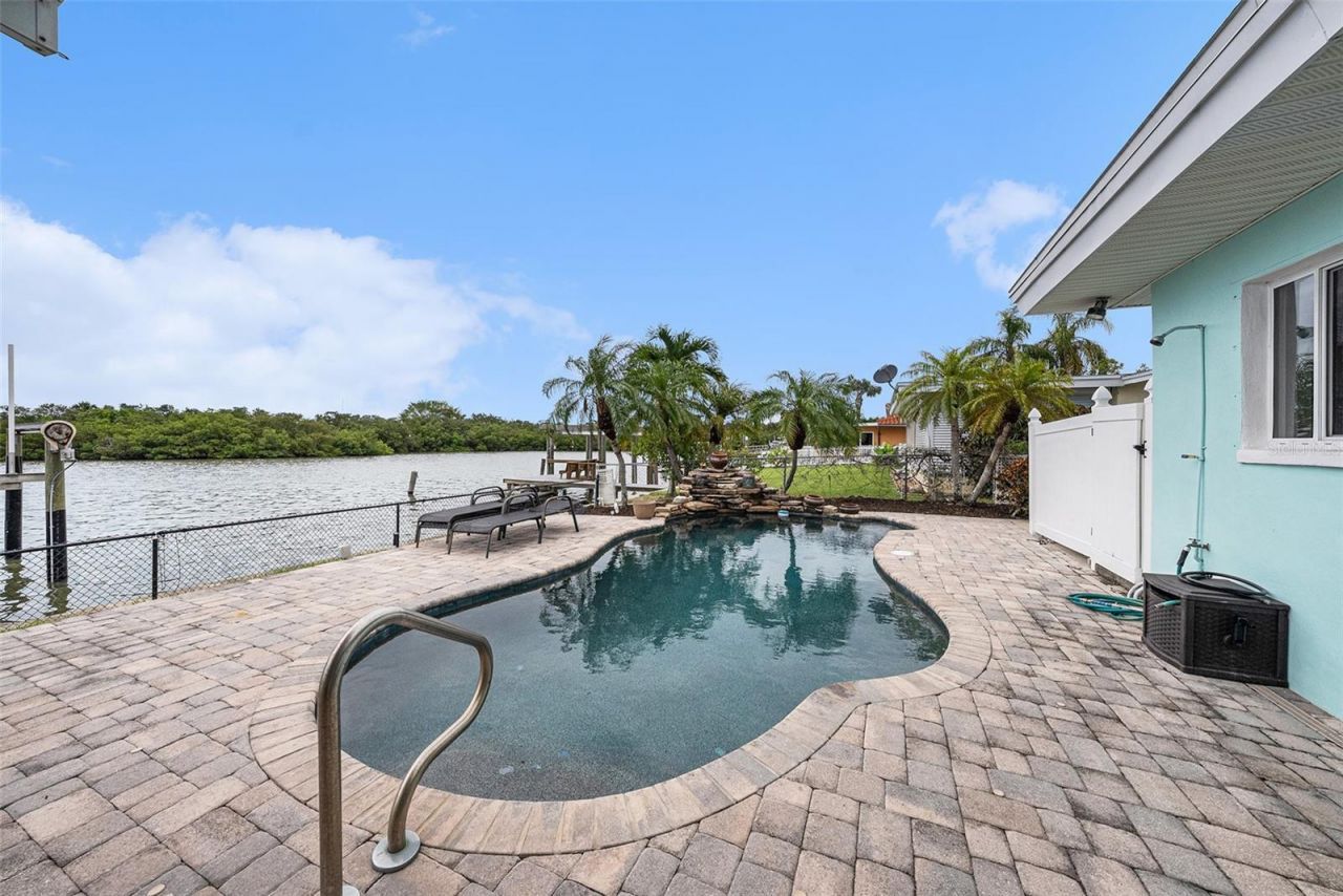 5694 Oakhurst Drive, Seminole, FL 33772 Photo