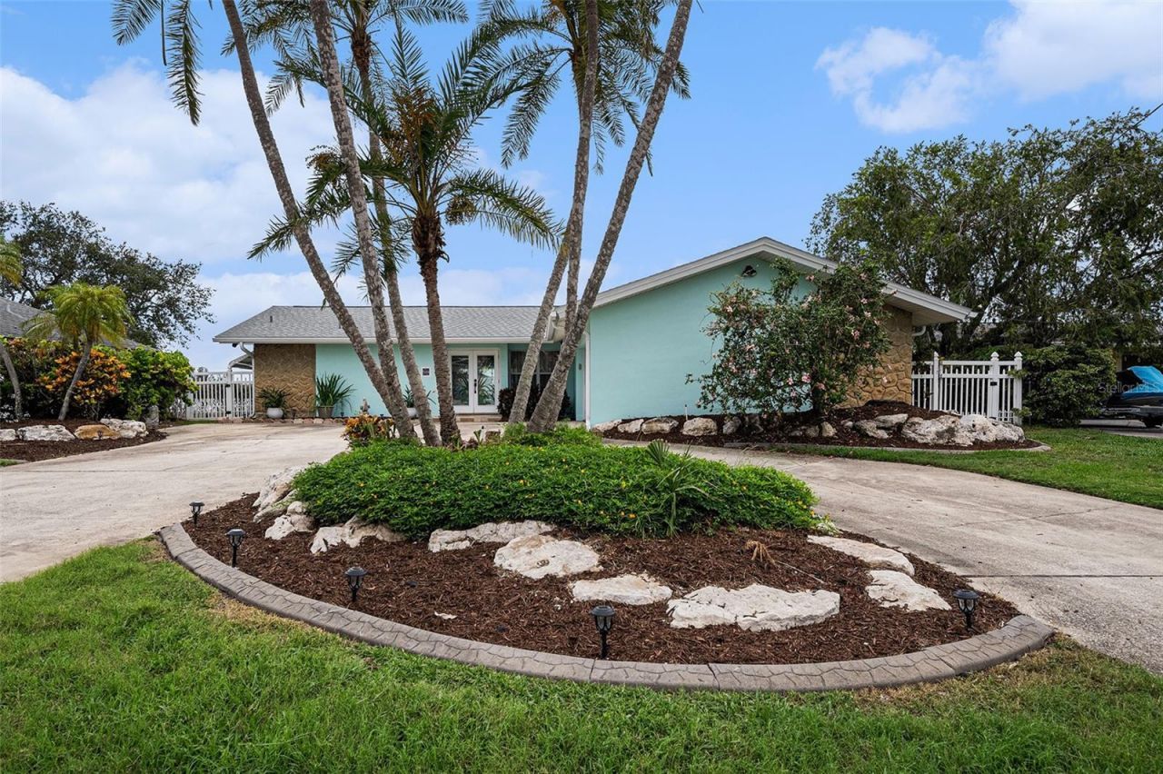 5694 Oakhurst Drive, Seminole, FL 33772 Photo