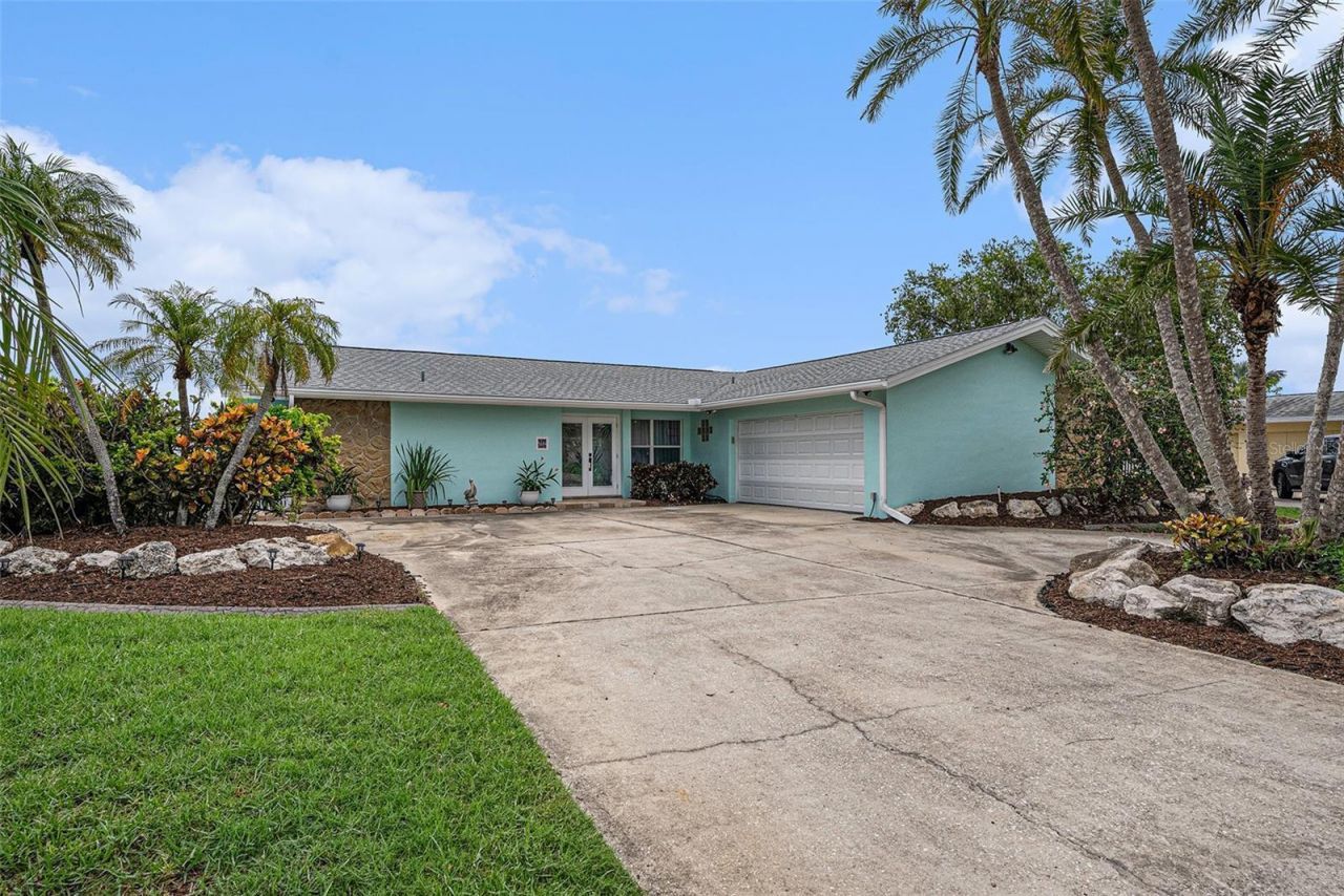 5694 Oakhurst Drive, Seminole, FL 33772 Photo