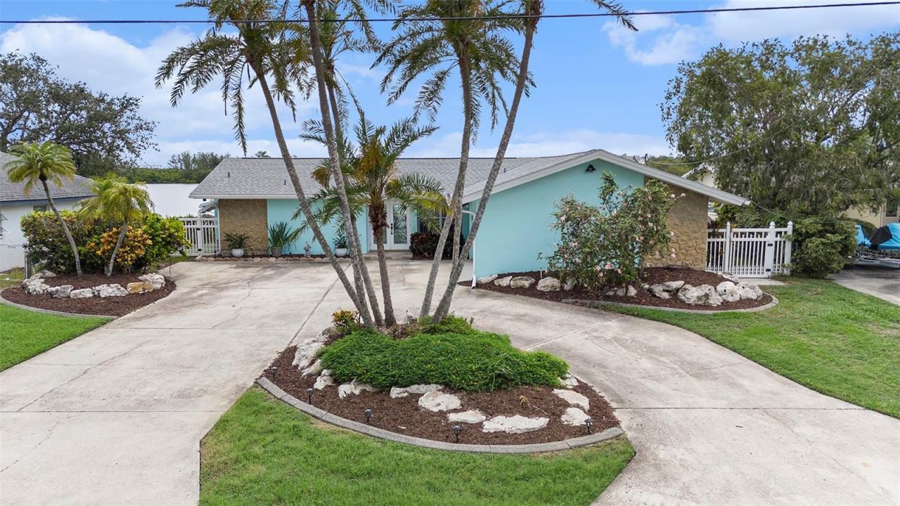 5694 Oakhurst Drive, Seminole, FL 33772 Photo