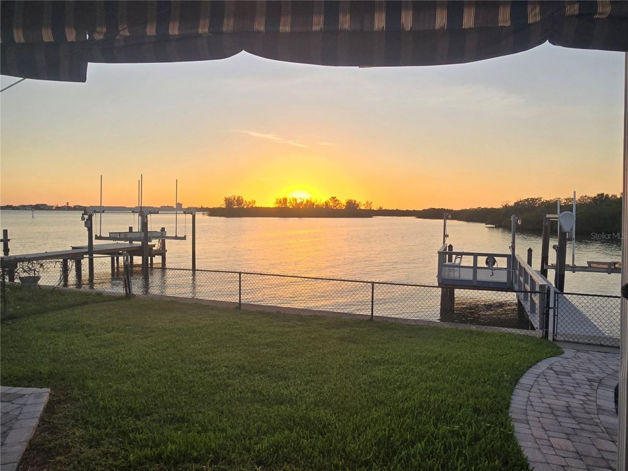 5694 Oakhurst Drive, Seminole, FL 33772 Photo