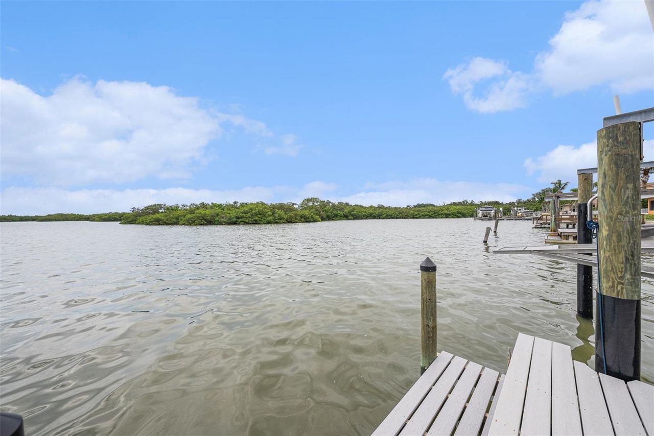 5694 Oakhurst Drive, Seminole, FL 33772 Photo