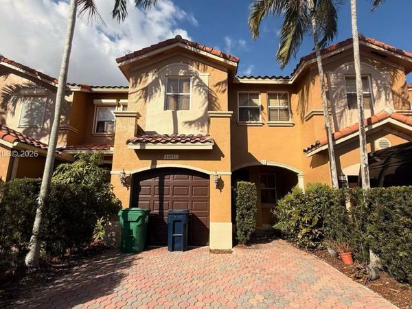 10891 SW 88th Ter, Miami, FL 33176