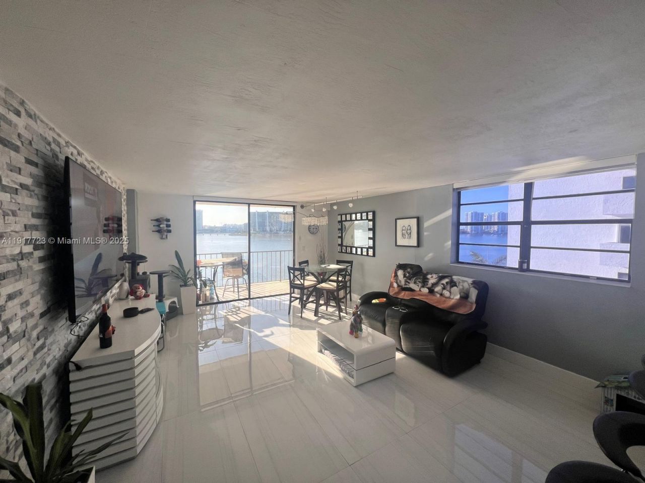 17878 N Bay Rd, Unit 507, Sunny Isles Beach, FL 33160 Photo
