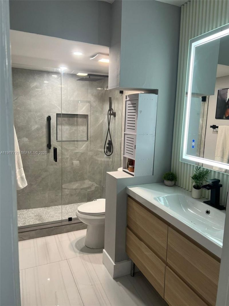 17878 N Bay Rd, Unit 507, Sunny Isles Beach, FL 33160 Photo