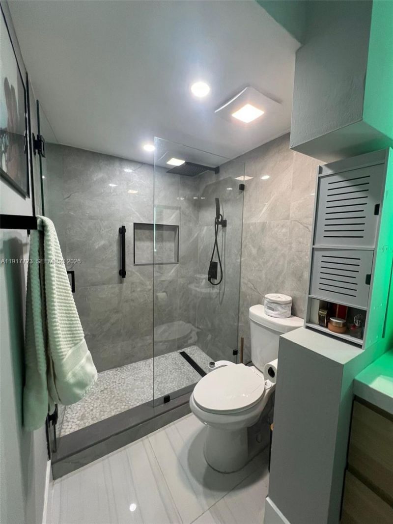17878 N Bay Rd, Unit 507, Sunny Isles Beach, FL 33160 Photo