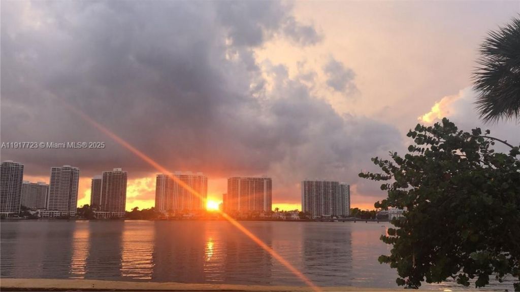 17878 N Bay Rd, Unit 507, Sunny Isles Beach, FL 33160 Photo