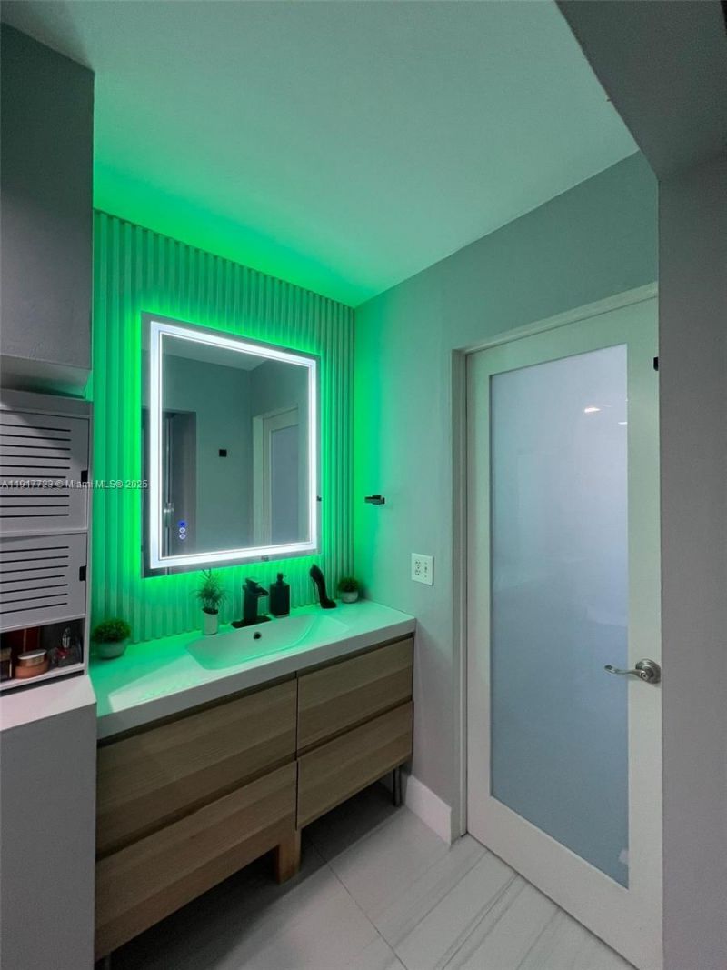 17878 N Bay Rd, Unit 507, Sunny Isles Beach, FL 33160 Photo